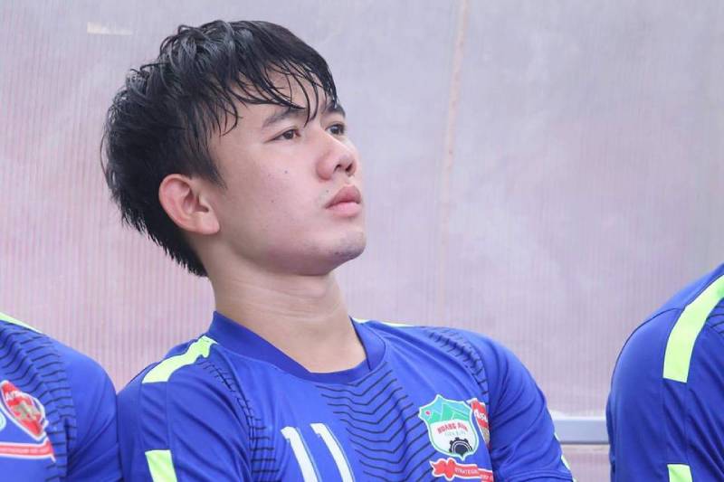 Cầu Thủ Minh Vương – Tiền Vệ Tài Hoa & Kẻ Chinh Phục Thầm Lặng 2 Tuổi Thơ & Xuất Phát Điểm